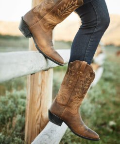 Alternative view of Heritage R Toe Western Boot